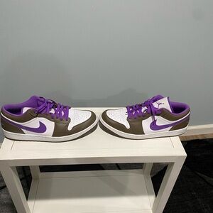 Jordan 1 low purple/Brown size 14